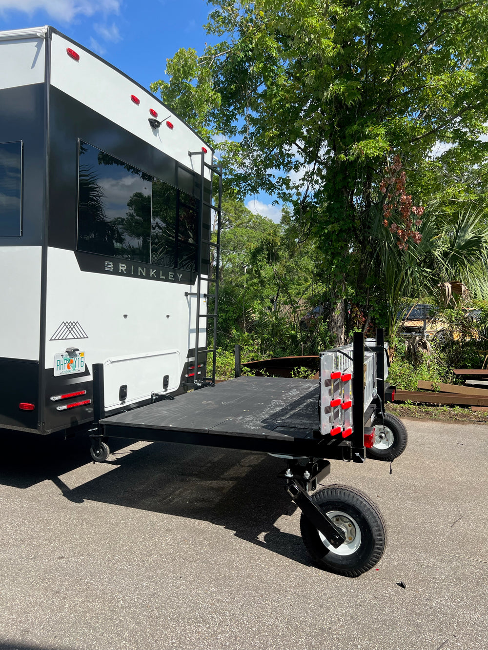 Swivelwheel Transport System, Swivelwheel Carrier, Swivelwheel Hauler, motorcycle carrier, scooter carrier, motorcycle hauler, scooter hauler, quickie mini golf cart hauler, quickie mini golf cart carrier, criket mini golf cart carrier,cricket mini golf cart hauler,dirt bike hauler, dirt bike carrier, carrier, golf cart hauler, golf cart carrier, atv hauler, atv carrier, Swivelwheel DW58, motorcycle, motorhome, fifth wheels, can-am carrier, can-am hauler, trike carrier, trike hauler
