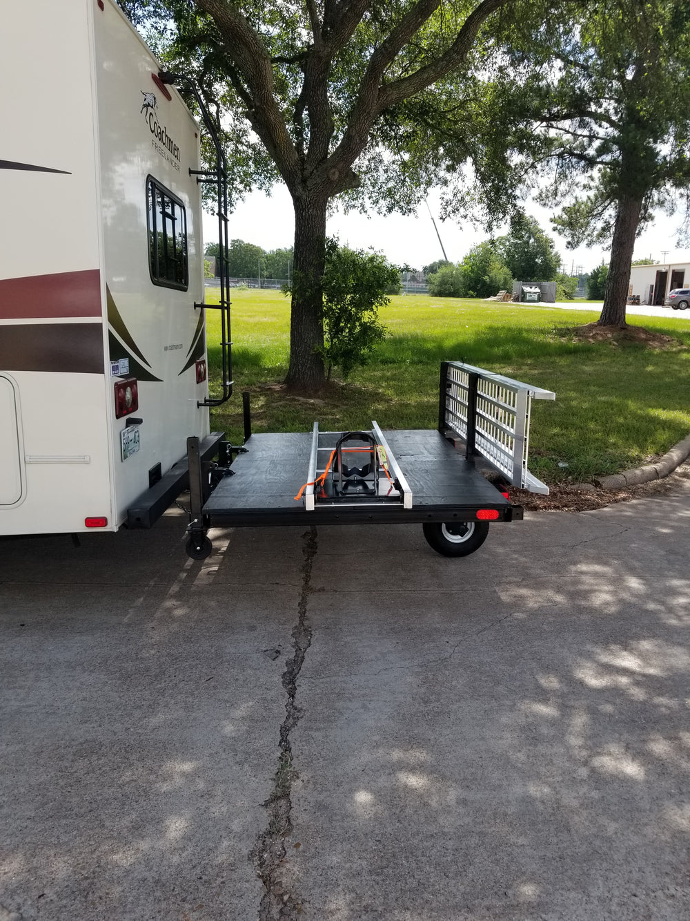 Swivelwheel Transport System,Swivelwheel Carrier, Swivelwheel Hauler, Motorcycle Carrier, scooter carrier, motorcycle hauler, scooter hauler, golf cart hauler, golf cart carrier, mini golf cart hauler, mini golf cart carrier, quickie mini golf cart hauler, quickie mini golf cart carrier, cricket mini golf cart carrier, cricket mini golf cart hauler, dirt bike hauler, dirt bike carrier, carrier, hauler, ATV hauler, ATV carrier, single wheel, sivelwheel 58, motorcycle, motor home, fifth wheels